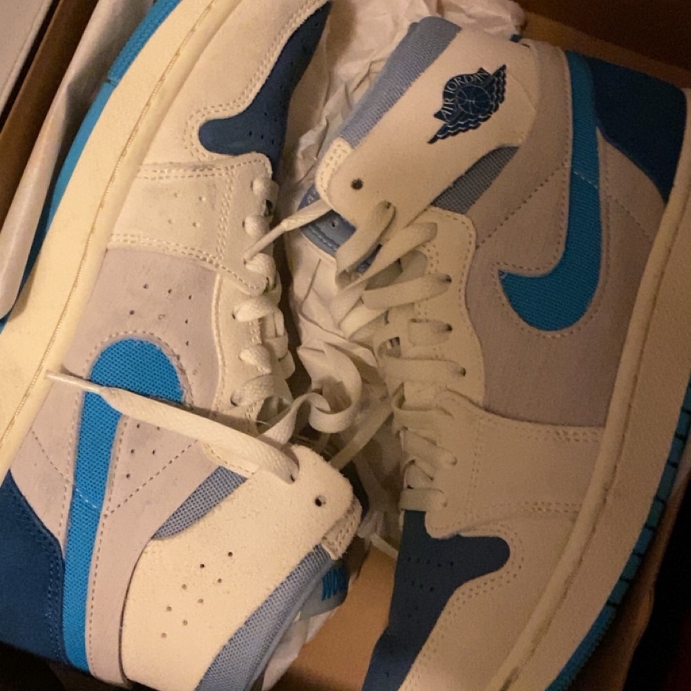 Jordan Athletic Shoes - Cream and Blue